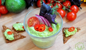 Guacamole with Crackers