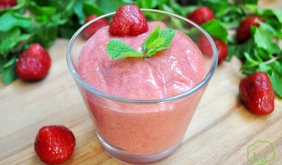 Strawberry Yoghurt (raw vegan)