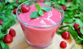 Raspberry Yoghurt (raw vegan)