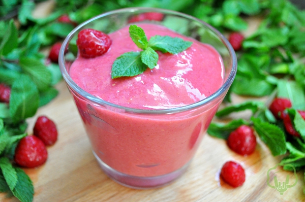 Raspberry Yoghurt (raw vegan)