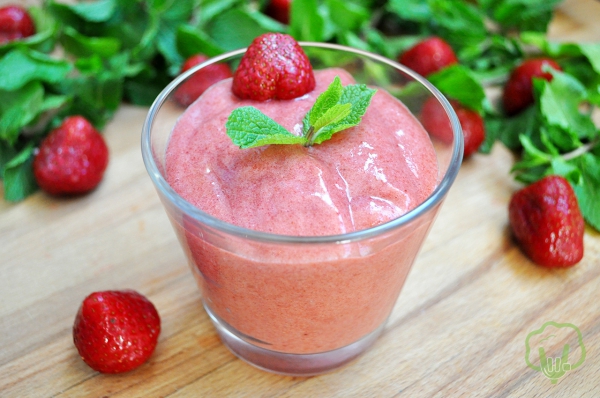 Strawberry Yoghurt (raw vegan)